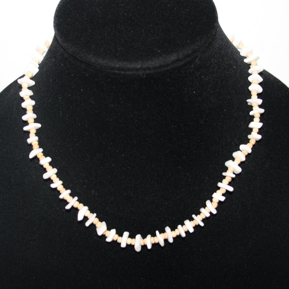 🐚 Wooden & White Shell Beaded Necklace · 17”